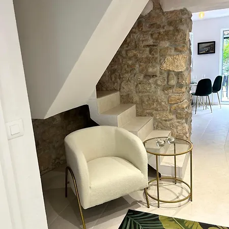 Steinhaus Mit Garten In Der Altstadt Holiday home Rovinj