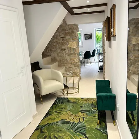 Steinhaus Mit Garten In Der Altstadt Holiday home Rovinj